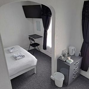 Zimmer mit Kingsize-Bett